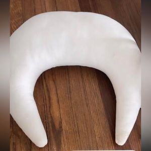 Snuggle Me organic feeding pillow- used a handful of times has been stored